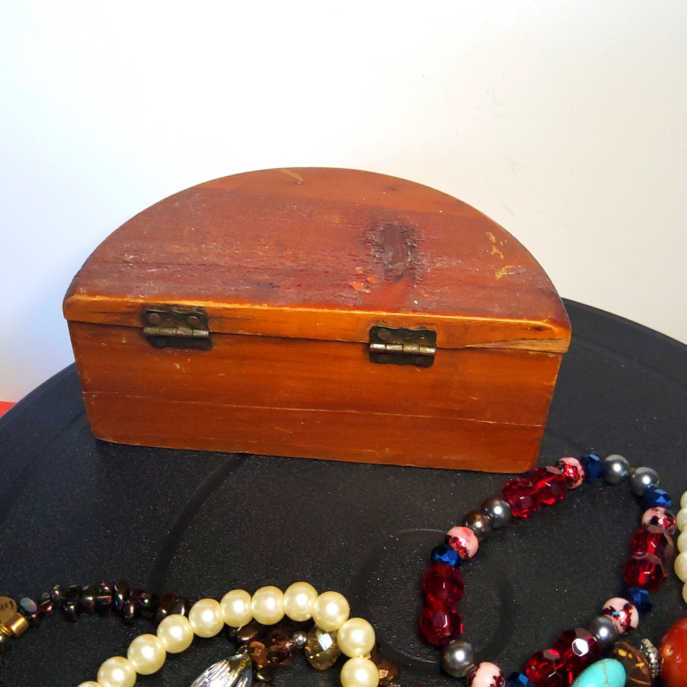 Bundle of seven bangle bracelets with vintage box - Picture 6 of 8
